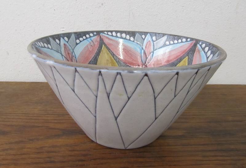 lot 37 image: Signed Vintage Mid Century Swedish Art Pottery Bowl