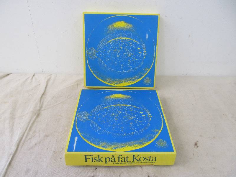lot 38 image: Set of 4 Vintage NOS Unused KOSTA BODA Sweden Fish Plates