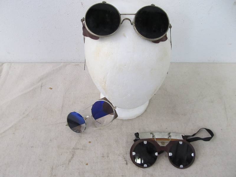 lot 43 image: Lot of OLD Vintage Steampunk Colored Lens Goggles