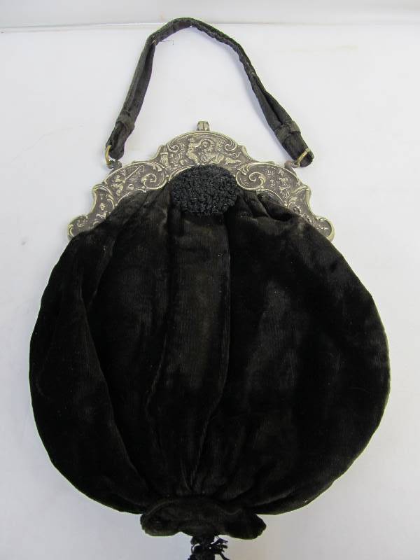lot 80 image: Vintage Signed LAMBERT Velvet Purse