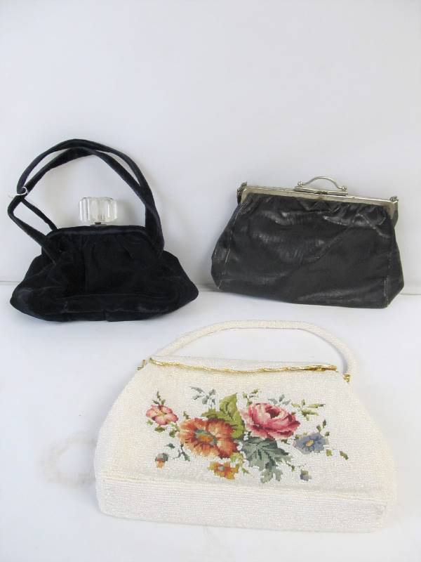 lot 83 image: Group of Vintage 1930s-40s Purses