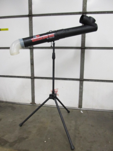 lot 128 image: Working Skilz QUICK SWING Baseball Batting Aid Machine