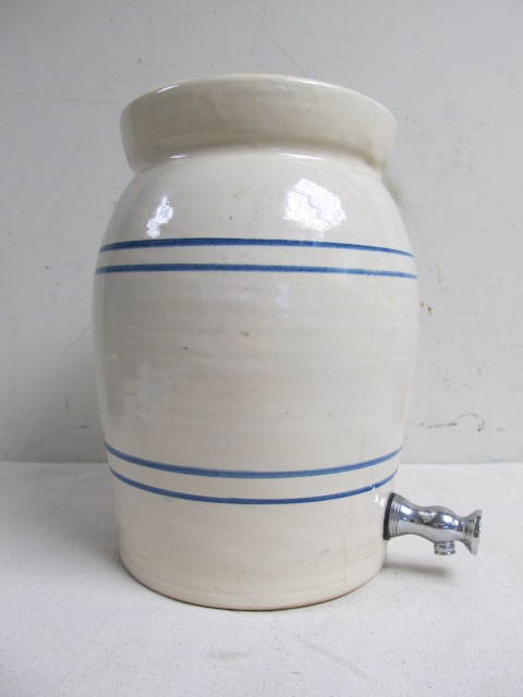 lot 184 image: Stoneware Iced TeaWater Cooler wLid