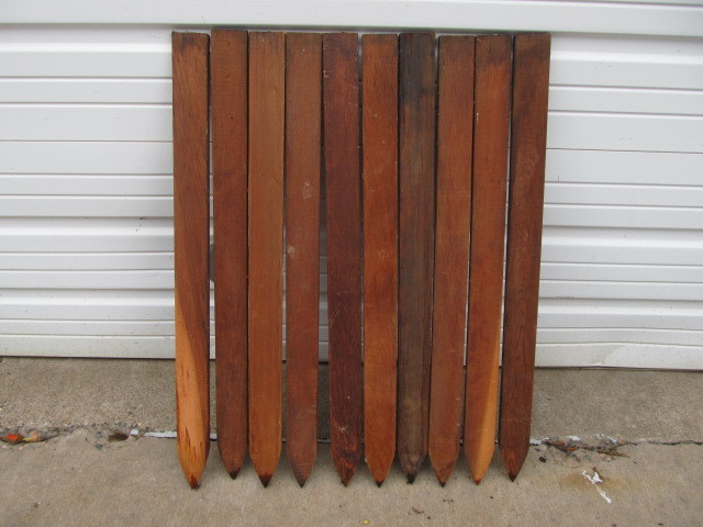 lot 166 image: Lot of Vintage Wooden FenceGarden Posts