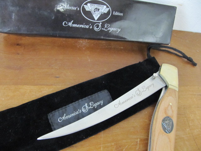 lot 203 image: Limited Edition NORTH AMERICAN HUNTING CLUB Folding Filet Knife