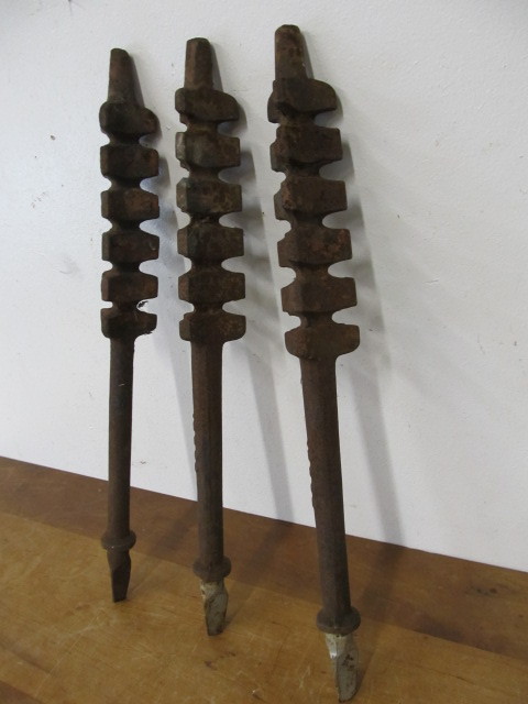 lot 205 image: 3 Antique Cast Iron Pieces