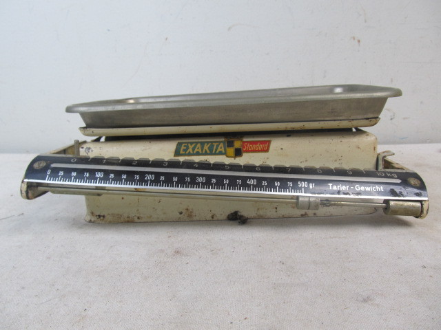 lot 129 image: Vintage EXAKTA German Kitchen Scale