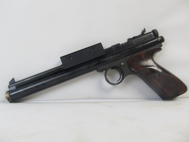 lot 136 image: Vintage CROSMAN 22 Model 112 Air Pistol