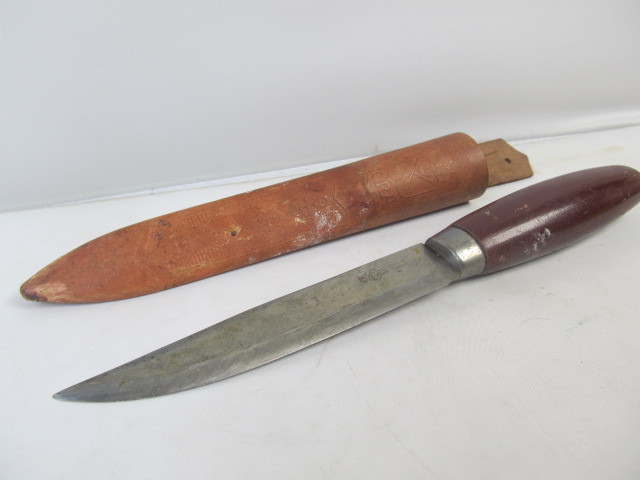 lot 145 image: Vintage MORA Sweden Barrel Knife