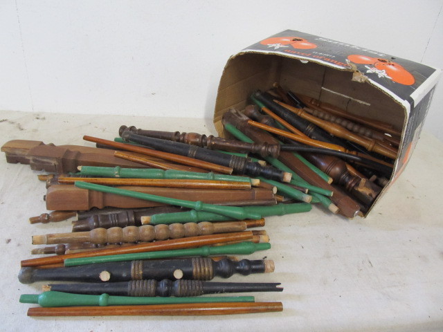 lot 161 image: Huge Lot of VintageAntique Furniture Spindles