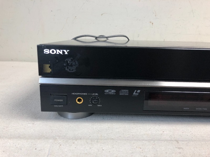 lot 220 image: Working SONY Laserdisc Player