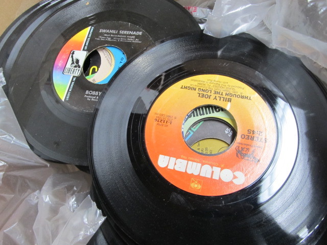 lot 221 image: Large Lot of 1,000 Vinyl 45 Records