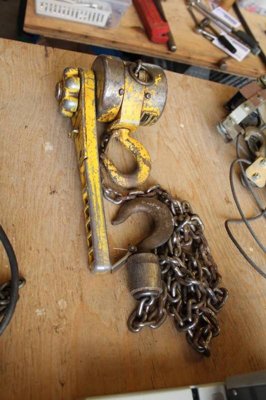 lot 14 image: Chain Come-Along