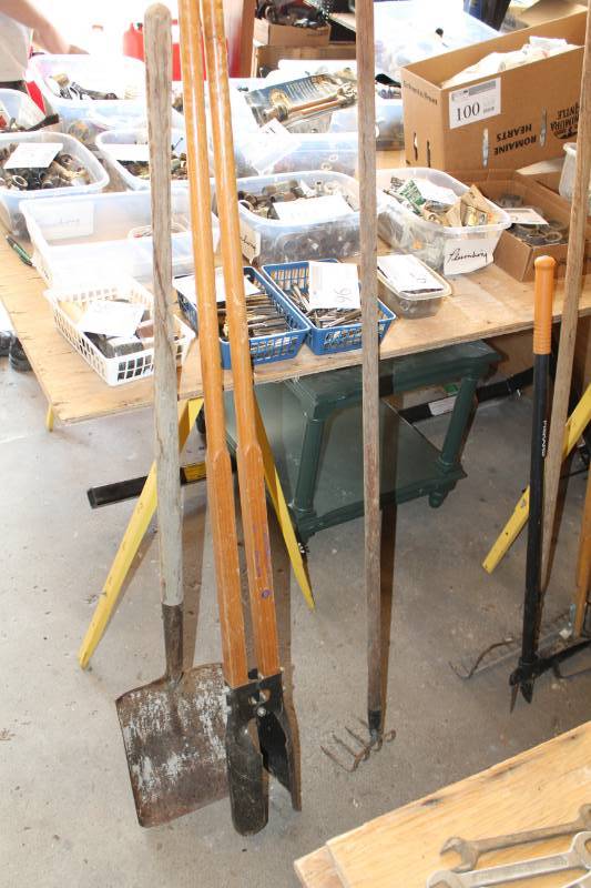 lot 17 image: Lot of (3) Yard Tools - Shovel, Post Hole Digger, Rake