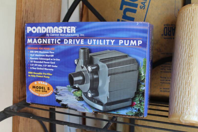 lot 24 image: Danner Pondmaster Magnetic Drive Utility Pump