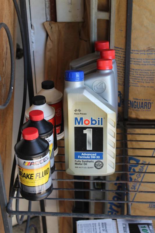 lot 28 image: Lot of (8) Automotive Fluids - Motor Oil, Brake Fluid