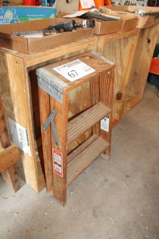 lot 67 image: Werner 2-Step Wood Step Ladder