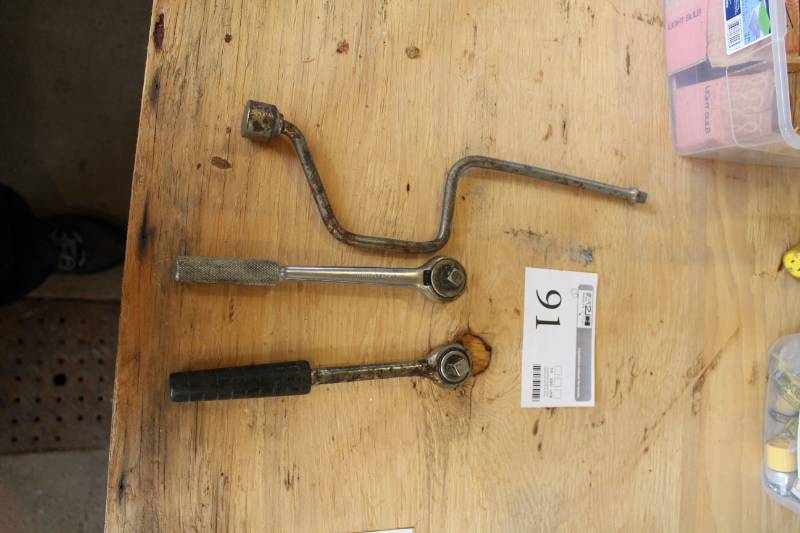 lot 91 image: Lot of (3) Socket Wrenches - 2) Ratchet, 1) Fixed