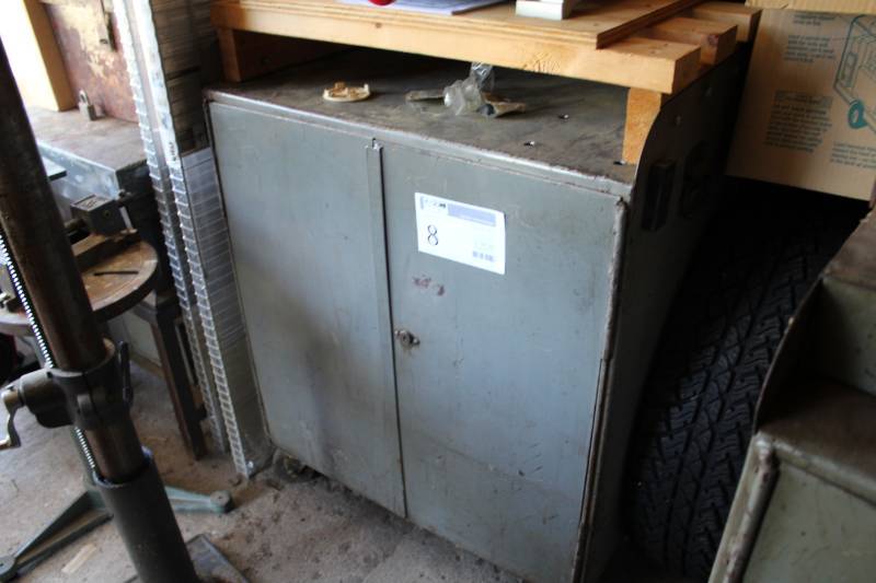 lot 8 image: Rolling Tool Chest