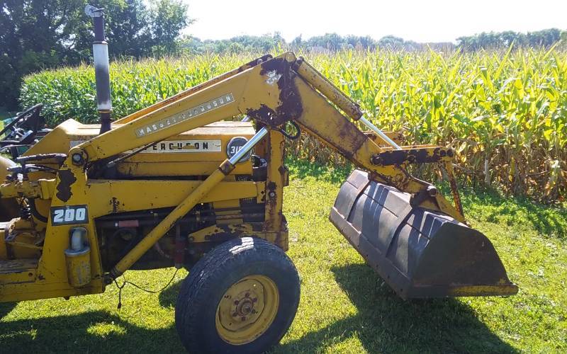 Massey-Ferguson 3165 Tractor With Massey-Ferguson 200 Loader | ROGERS ...