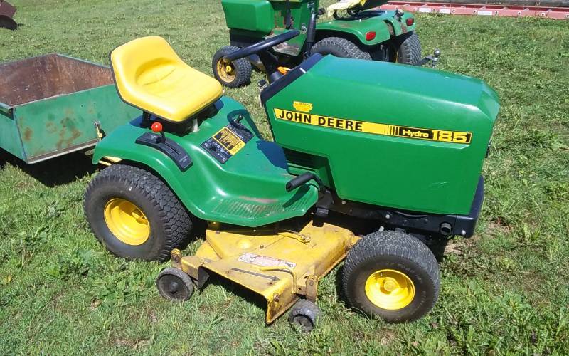lot 3 image: John Deere Hydro 185 Garden Tractor