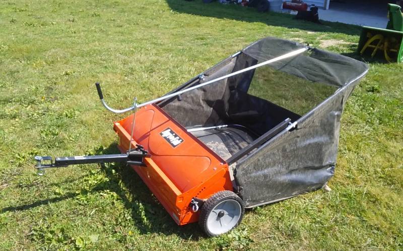 lot 7 image: Agri-Fab 44 YardLawn Sweeper