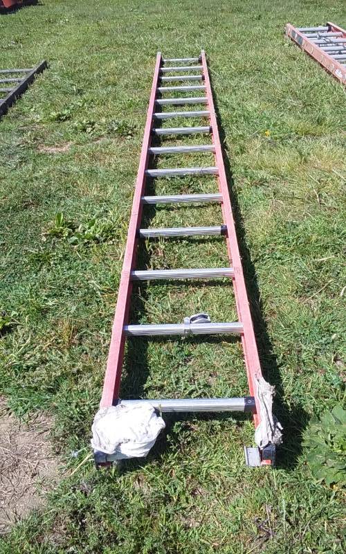 lot 12 image: 14 Ft Fiberglass Ladder
