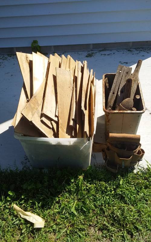 lot 15 image: Bin Of Barn Wood Items, Cedar Shakes & Leather Tool Pouch