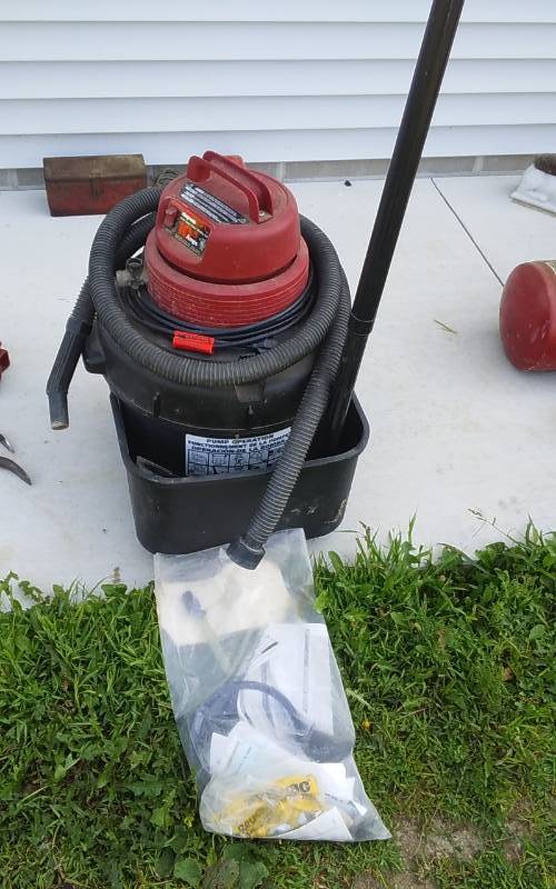lot 20 image: 14-Gallon Shop Vac With Attachments