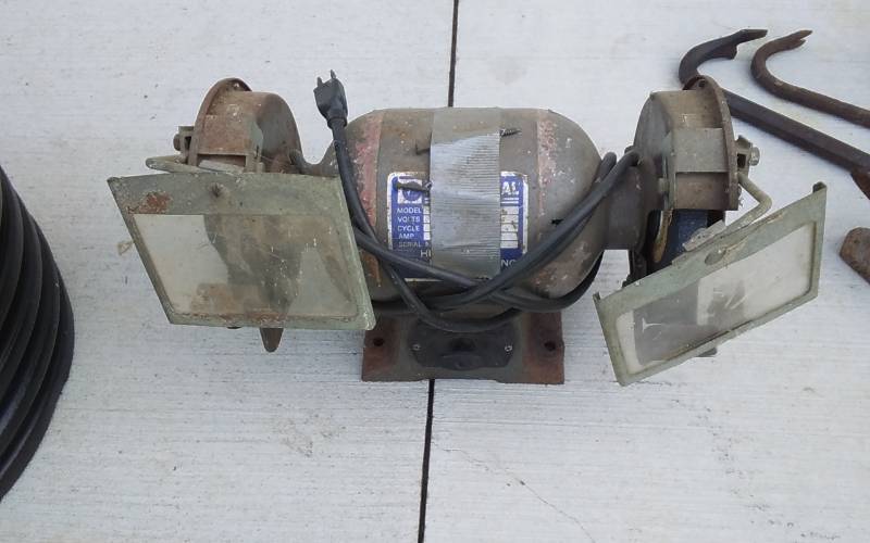 lot 23 image: Continental 12 HP Bench Grinder