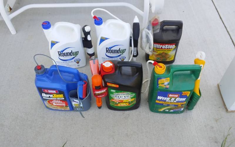lot 27 image: 6-Jugs Round-Up, Weed-B-Gone