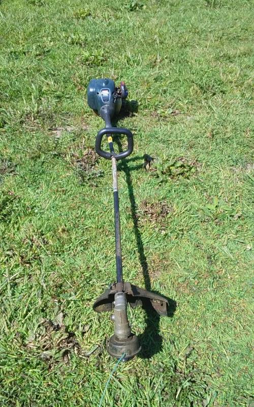 lot 30 image: Craftsman 25cc Weed Whip