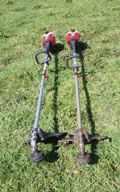 lot 31 image: 2-Craftsman 31cc Weed Whips