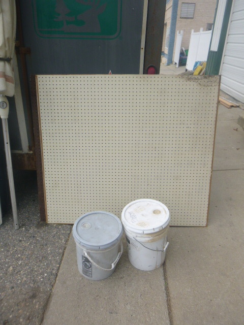 lot 12 image: 4 Peg Boards