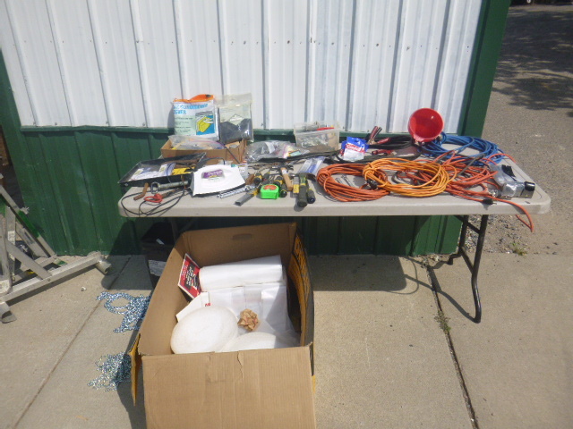 lot 27 image: Garage Items