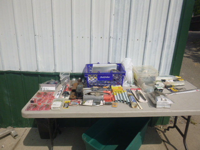 lot 28 image: Garage Items