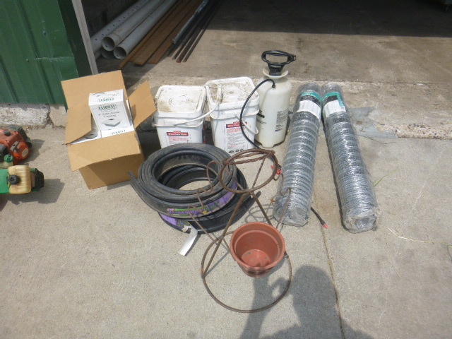 lot 43 image: LawnOutdoor Items