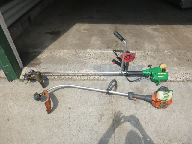lot 45 image: 2 Weed Whips