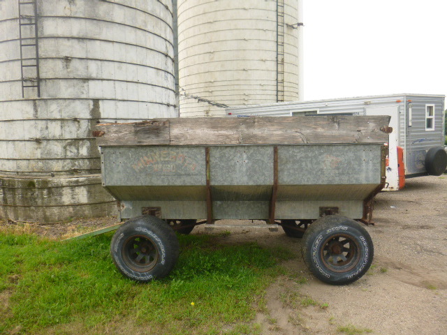 lot 4 image: Grain Flare Box Wagon