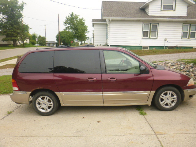lot 1 image: 2001 Ford ES Windstar Mini Van