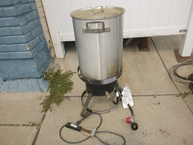 lot 63 image: Turkey Fryer