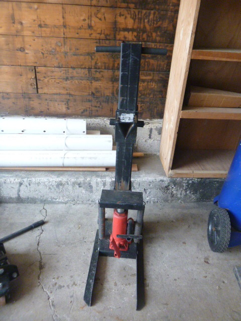 lot 67 image: Manual Log Splitter
