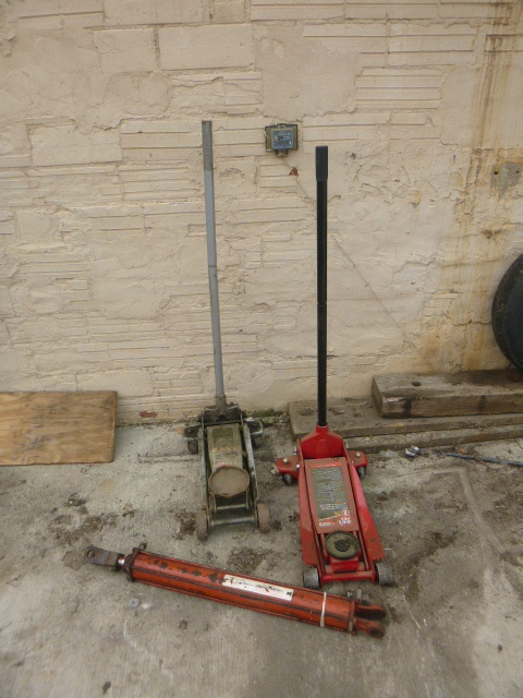 lot 71 image: Red Lion Hydraulic Cylinder Floor Jack