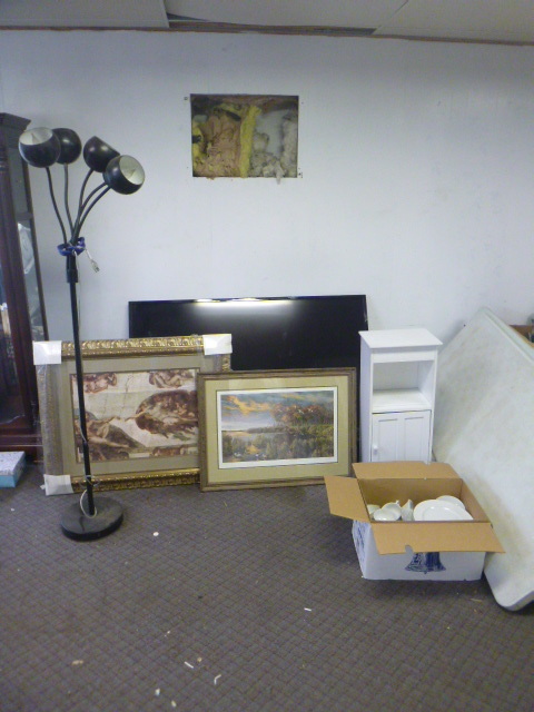 lot 77 image: Household Items