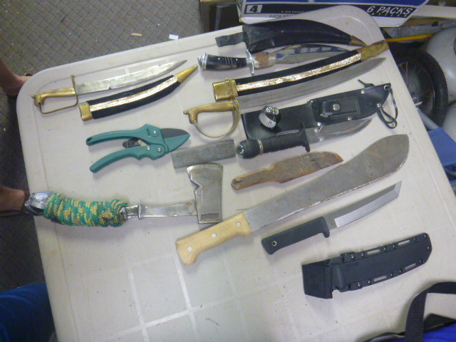lot 78 image: Variety of Knives