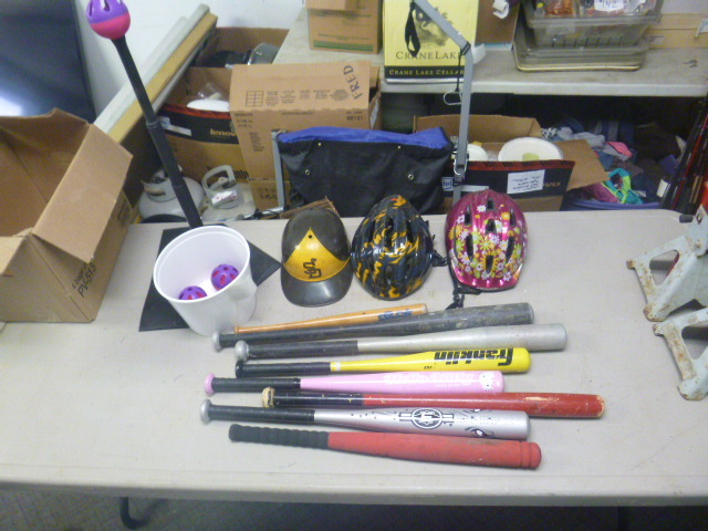 lot 81 image: Youths Baseball Bats