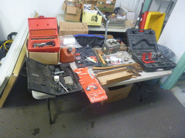lot 83 image: Garage Items