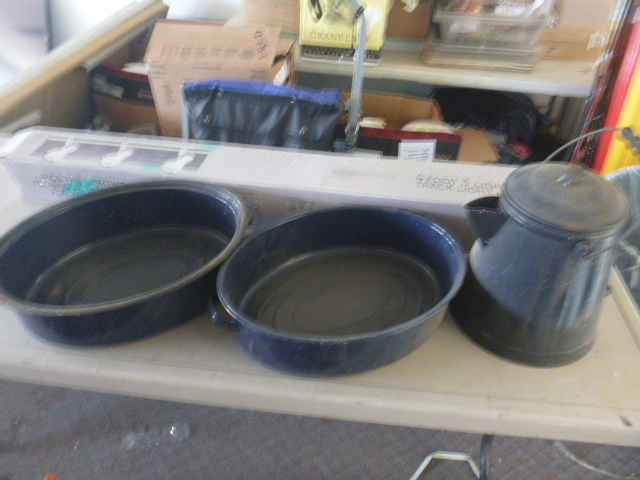 lot 102 image: 2 Large Roasting Pans