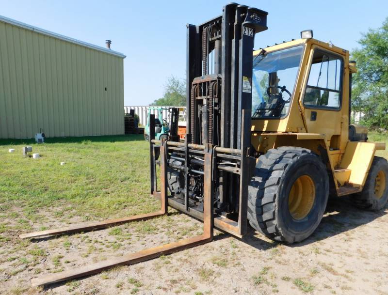 lot 1 image: 2001 Cat R80 Rough Terrain Forklift