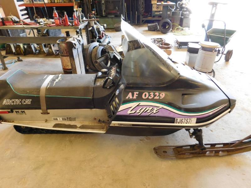 lot 22 image: 1992 Arctic Cat 340 Lynx Fan Cooled Twin Snowmobile